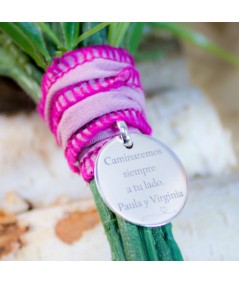 Cinta de seda thai rosa y medalla personalizada para ramo de novia