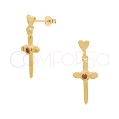 Aretes corazón con dije de daga y circonita 7 x 12 mm Plata bañada en oro