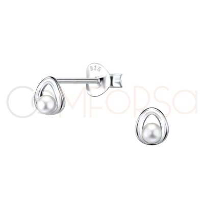 Pendientes de forma oval con perla